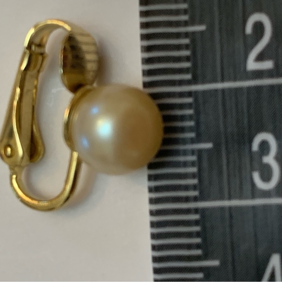 Vintage Hobe Solitaire Faux Pearl Clip On Earrings Gold Tone - Picture 7 of 7